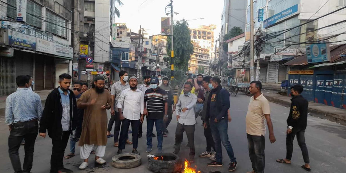 দূরপাল্লার বাস ছাড়লেও যাত্রী নেই
